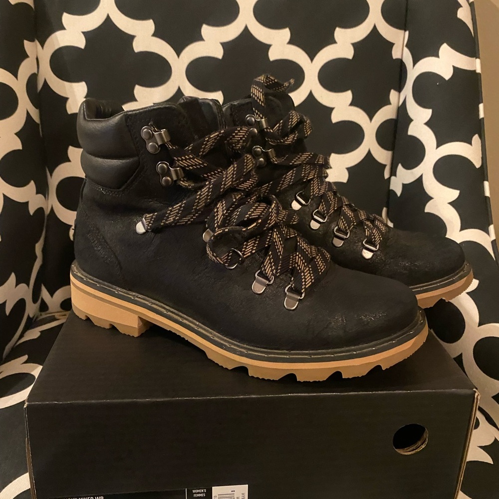 Women’s Sorel Lennox Hiker waterproof boot.  Black, Tawny buff color.  Size 10